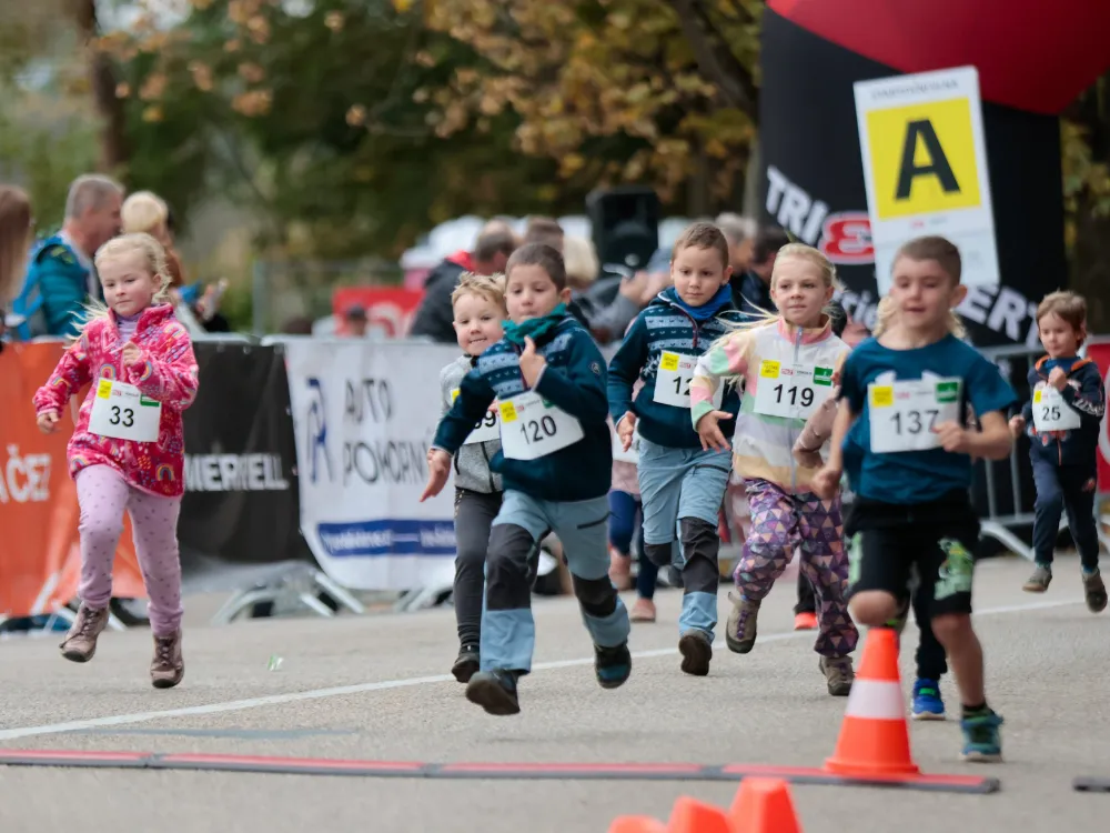 MILT VOKOLO priglu 2026 – běžci v cíli